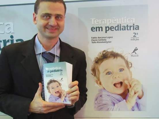 Coautor do livro Terapêutica em Pediatria